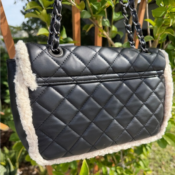 GILDA PARIS Black Quilted Shoulder Bag with Cream Trim - Picture 6 of 10